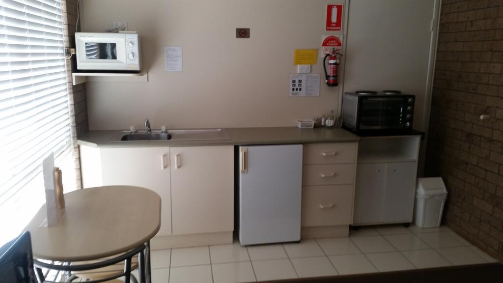 Clifford Park Motor Inn Тувумба Номер фото