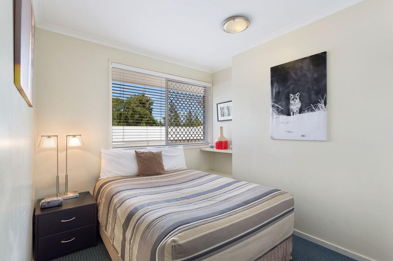 Clifford Park Motor Inn Тувумба Номер фото