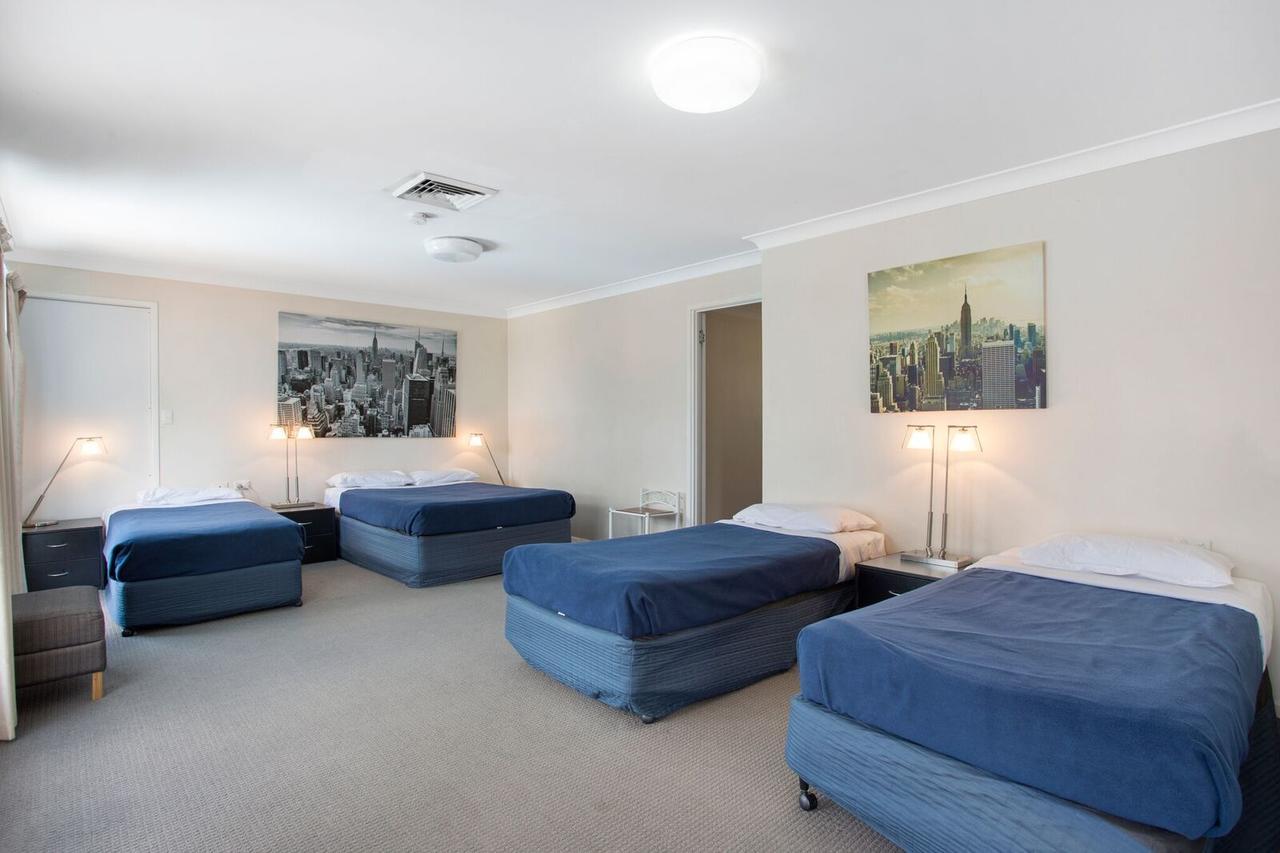 Clifford Park Motor Inn Тувумба Экстерьер фото