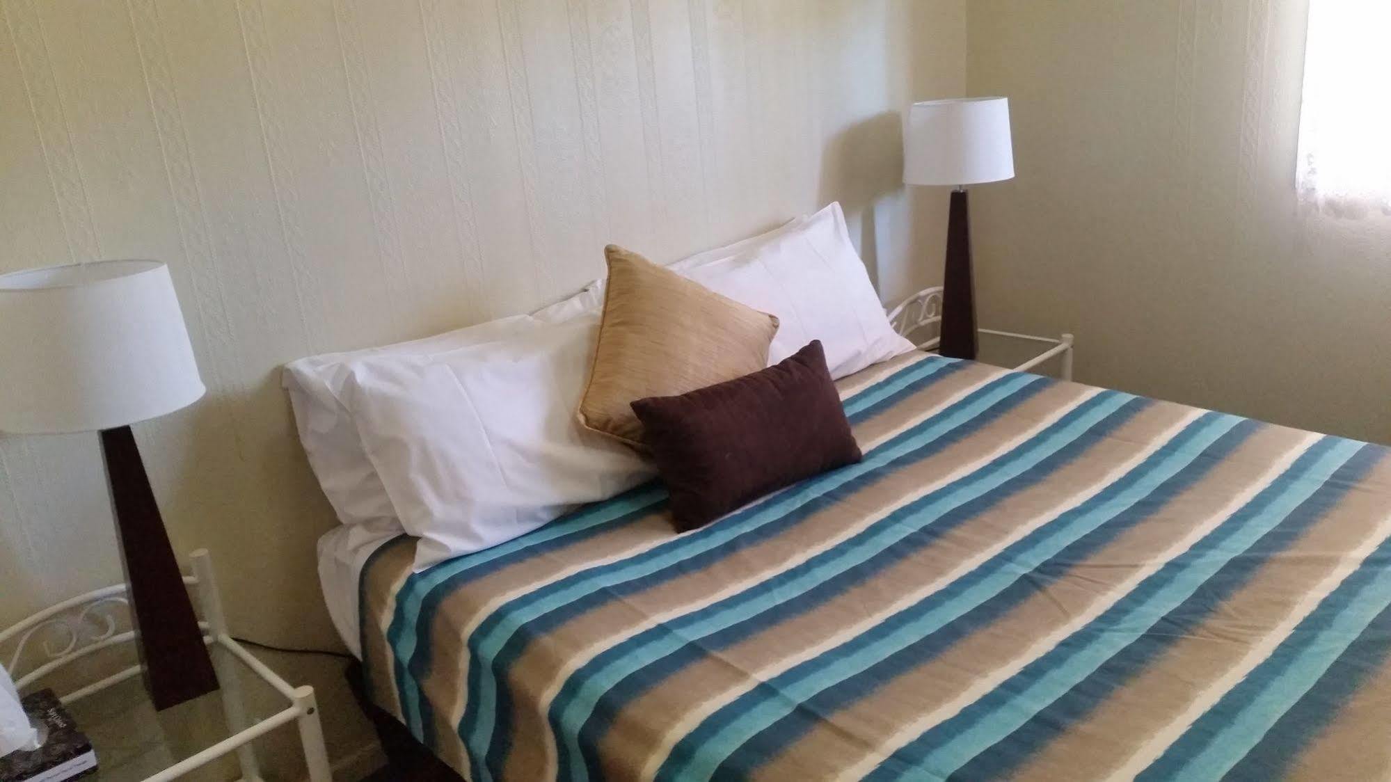 Clifford Park Motor Inn Тувумба Экстерьер фото