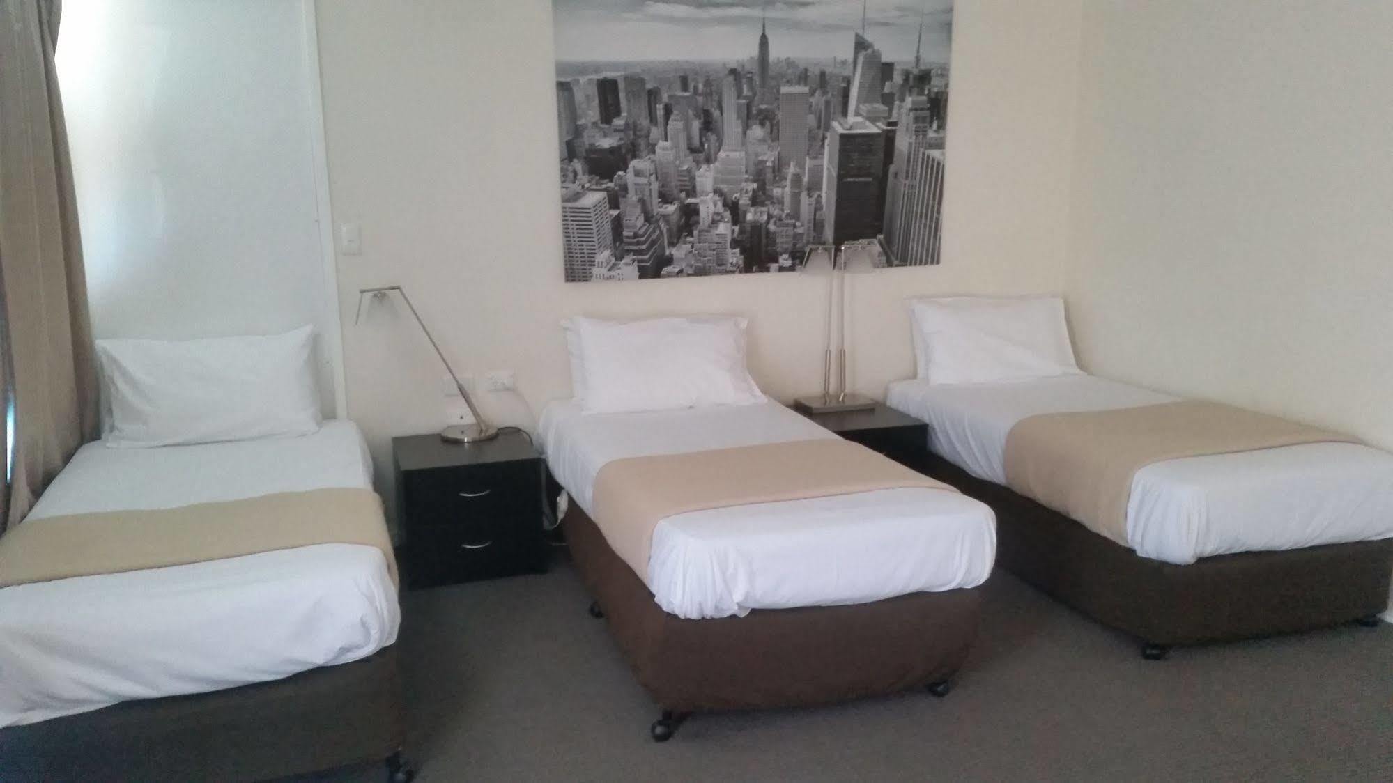 Clifford Park Motor Inn Тувумба Экстерьер фото