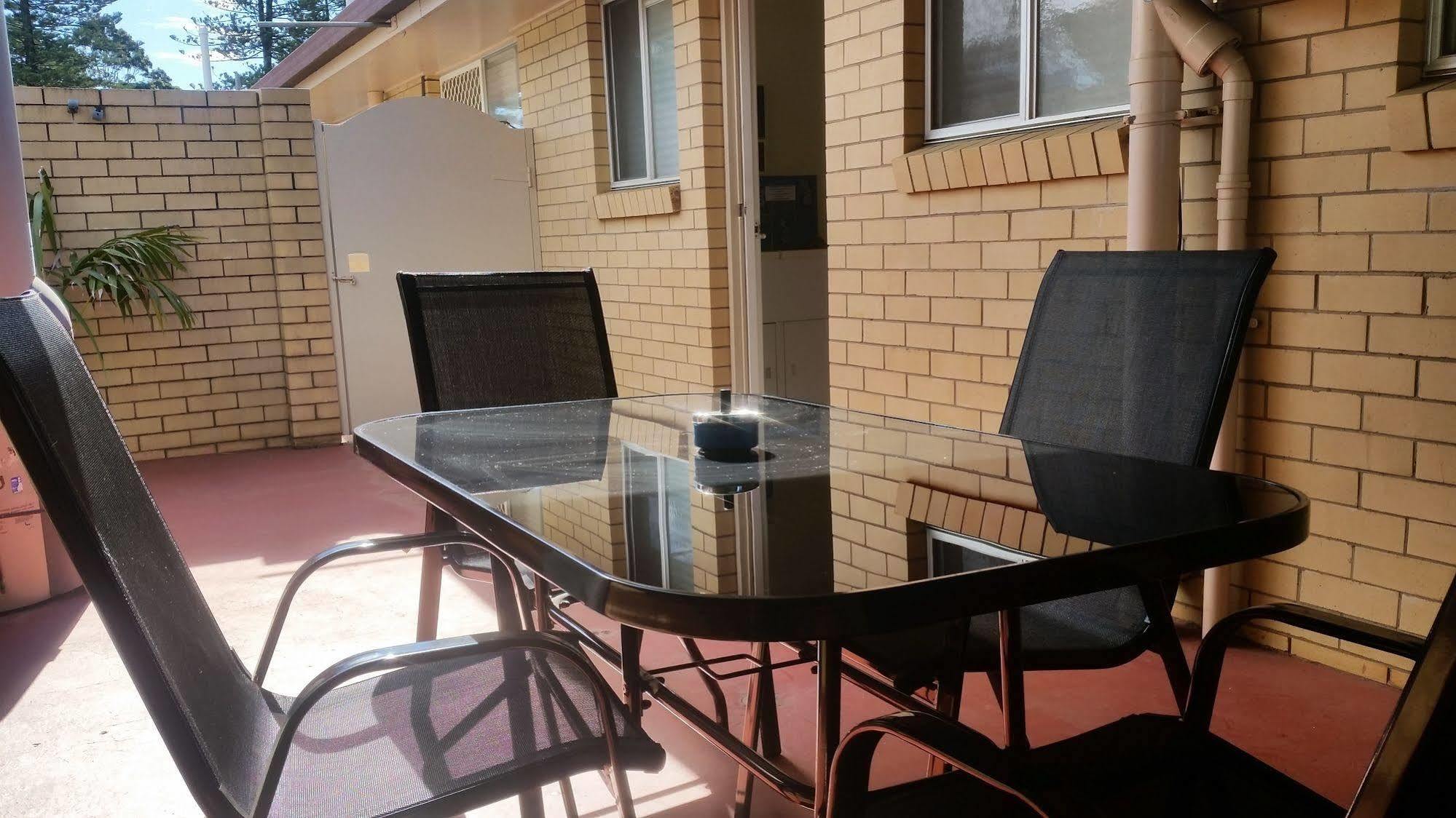 Clifford Park Motor Inn Тувумба Экстерьер фото